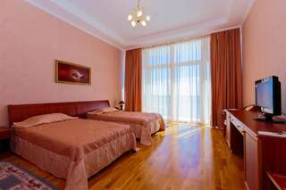 Гостиница Белый Грифон Коктебель Улучшенный двухместный номер с 1 кроватью или 2 отдельными кроватями-2
