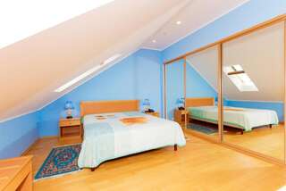 Гостиница Белый Грифон Коктебель Двухместный номер эконом-класса с 1 кроватью или 2 отдельными кроватями - Мансарда-1